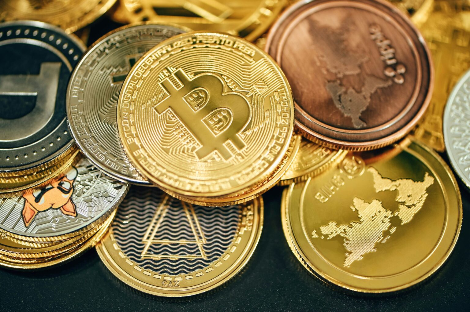 Analyst Predicts The ‘Biggest Altcoin Season Ever’, Reveals The Real Drivers Altcoin