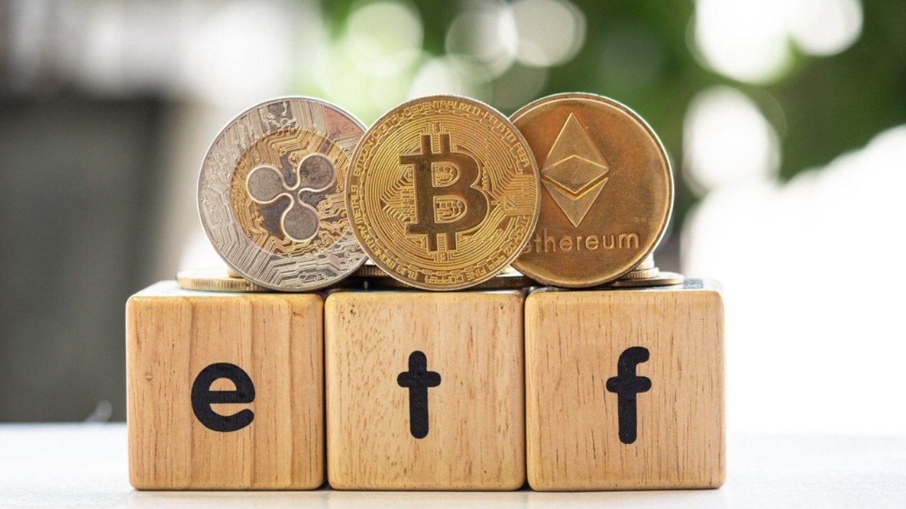 Blackrock Ignites Crypto ETF Comeback as Bitcoin, Ether Flows Turn Green