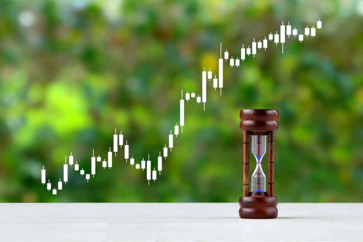 This Top TSX Dividend Stock is Down 17%: Should You Buy Now or Wait?